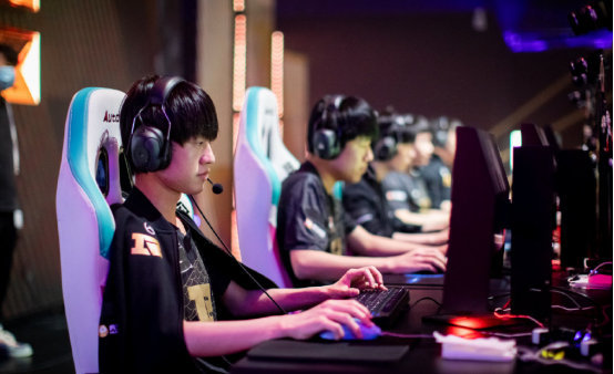 他不仅要求 他不仅要求