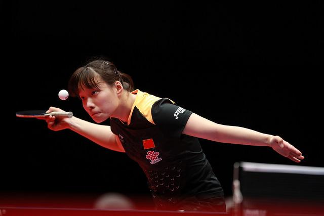 边后卫内收 边后卫内收